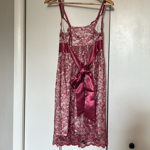 Pink lace dress - Picture 3 of 9